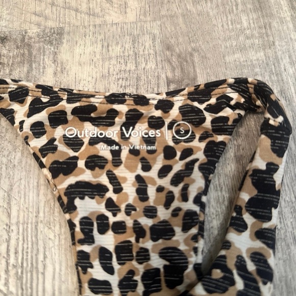 Outdoor Voices SweatTech Crop/Sports Bra size Small - Picture 6 of 6